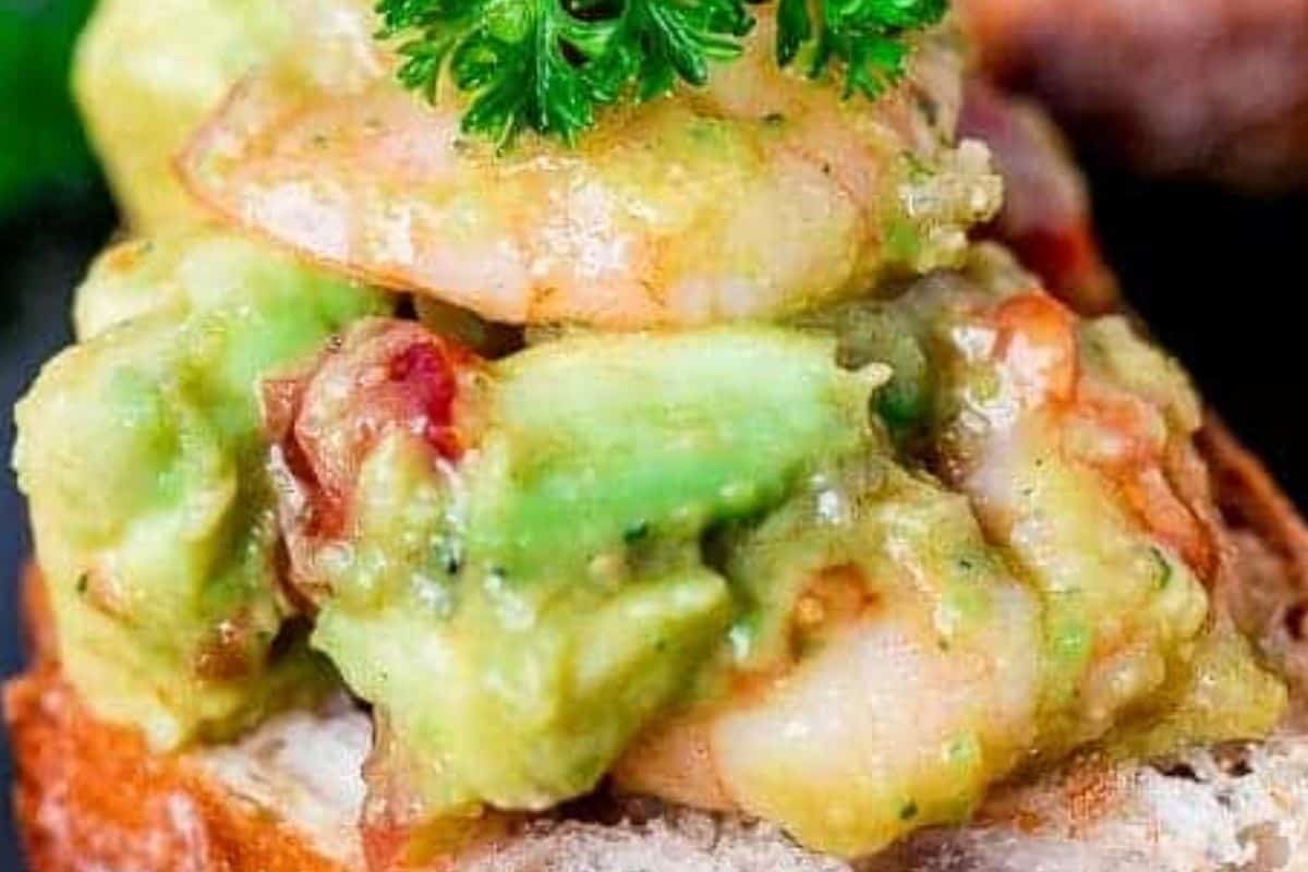 Fold the warm prawns through the avocado mixture, then spoon everything generously over the toasted bread.