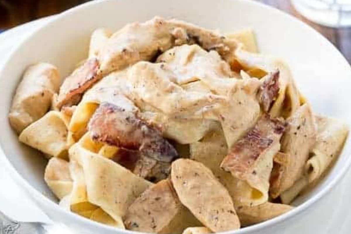 Reduce heat to low, pour the cream cheese into the pan while stirring and continuously, add the reserved water a quarter cup at a time until sauce thickens, then toss everything through the pasta