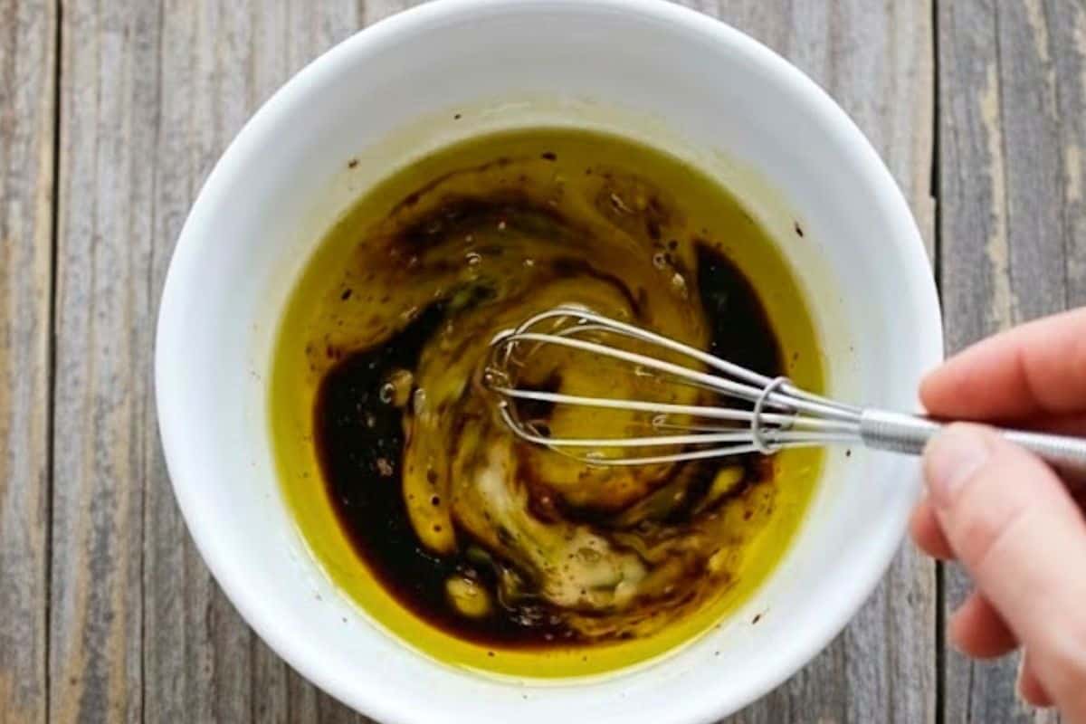 Whisk the olive oil and balsamic vinegar in a small bowl until smooth