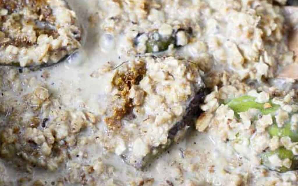 oats cooking together with the figs and milk, you can see the oats starting to become creamier