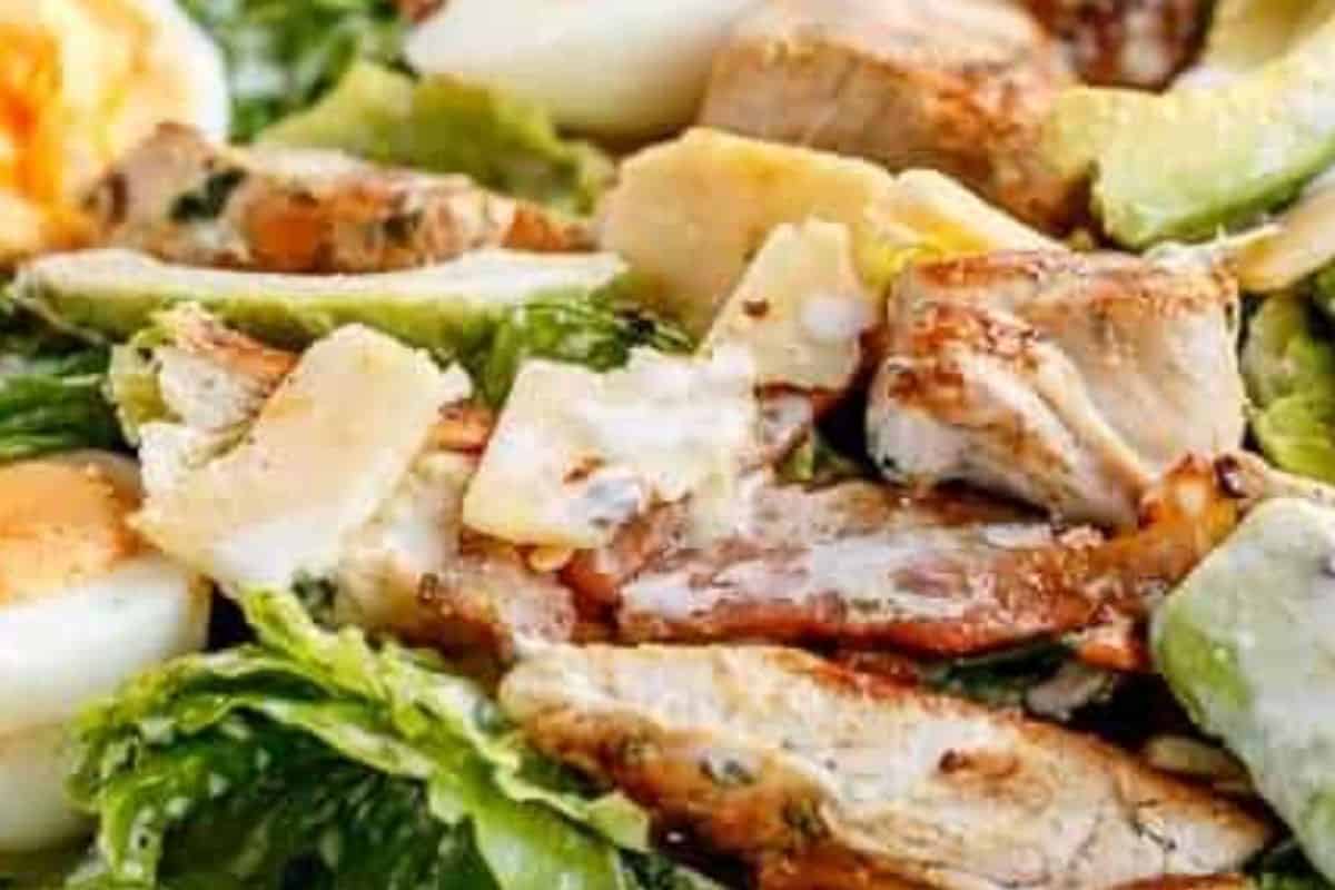 Add the chicken, bacon, eggs, and bread pieces to the lettuce. Pour over dressing