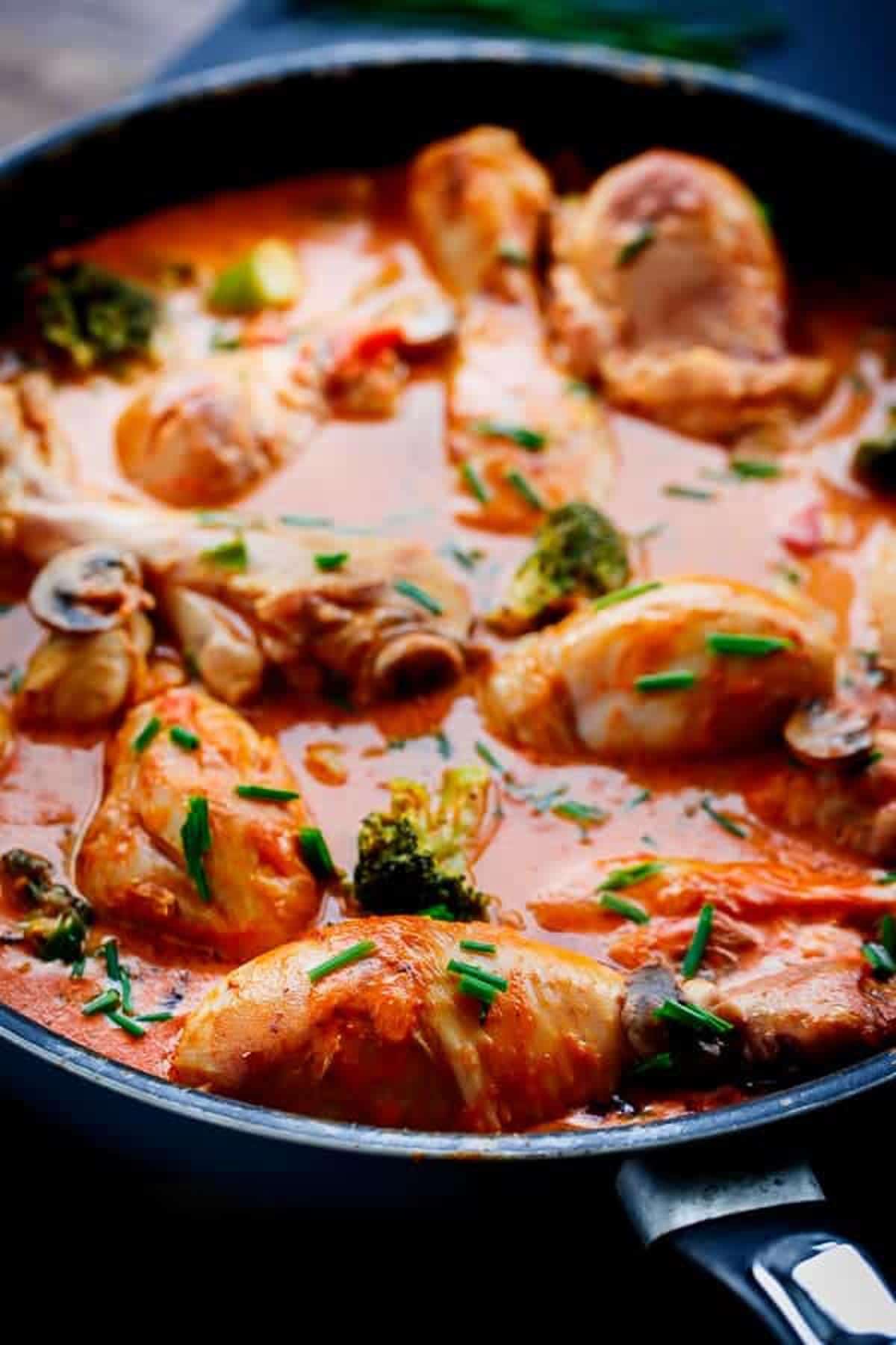 Spicy and Creamy Tomato Chicken Drumsticks