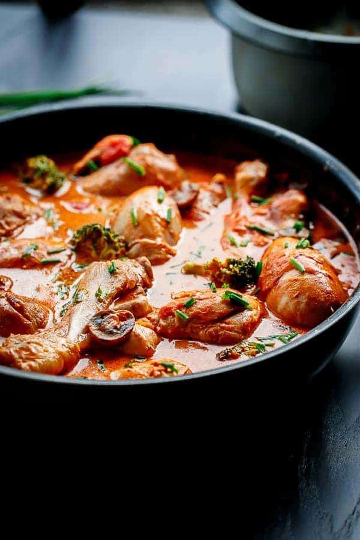Spicy and Creamy Tomato Chicken Drumsticks