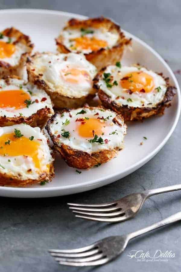 Cauliflower Hash Brown Egg Cups are low carb and gluten free! Hash Brown Egg Cups on a plate
