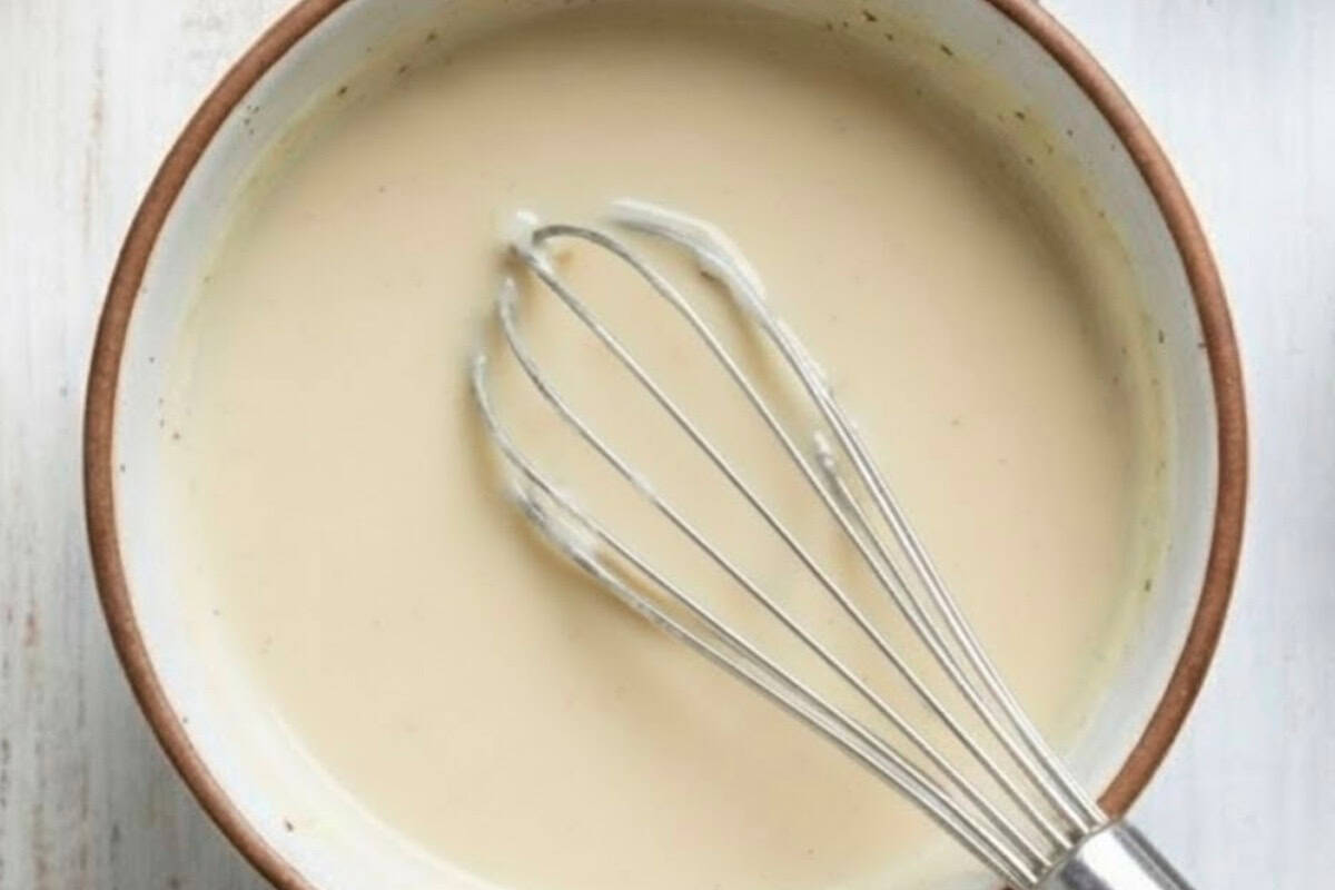 Combine all dressing ingredients in a small bowl