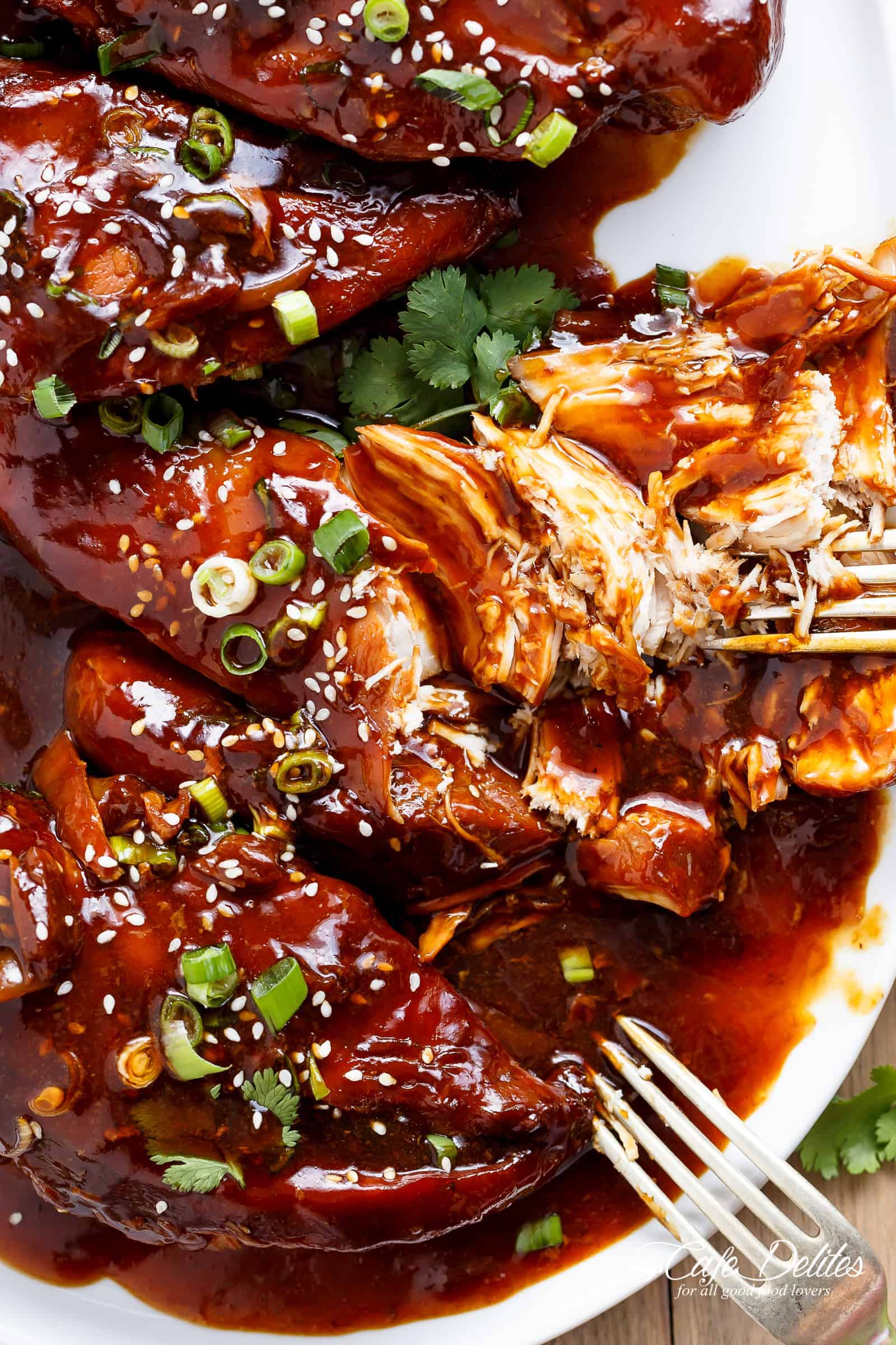 Slow Cooker Asian Glazed Chicken Breasts with honey garlic aromas, perfectly slow cooked and waiting for you when you get home.