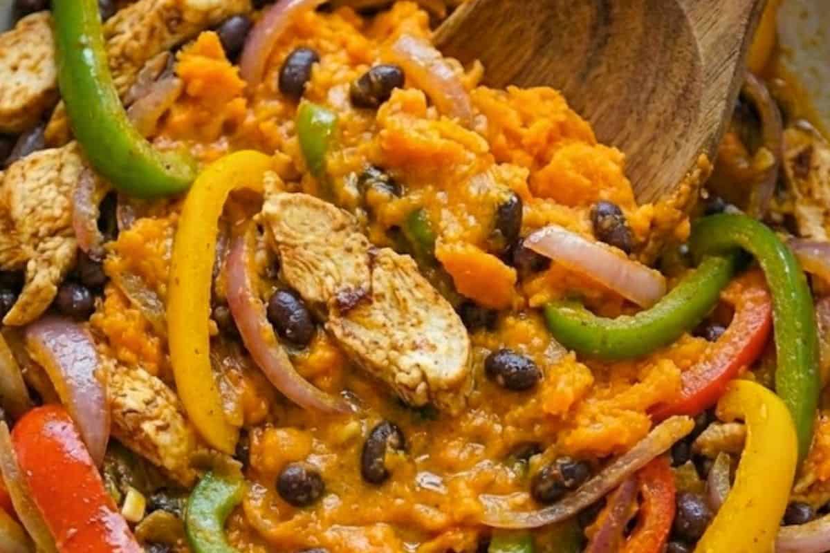 In a bowl, combine the scooped sweet potato flesh with the chicken fajita mixture.