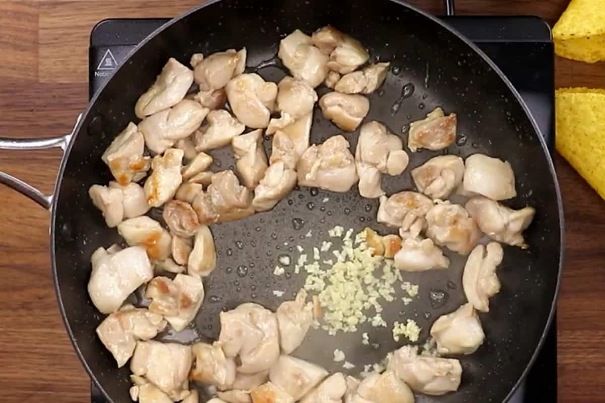 Added garlic in the skillet.