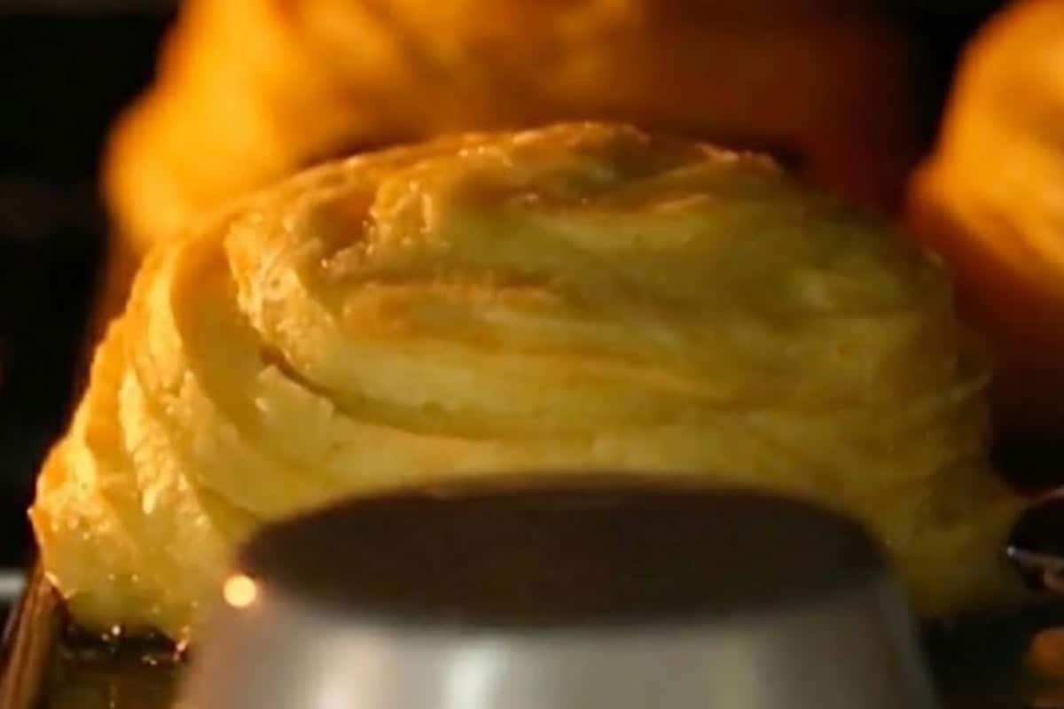Lightly spray the piped bowls with cooking oil for a crisp texture. Bake standard bowls for 35–40 minutes or mini bowls for about 35 minutes