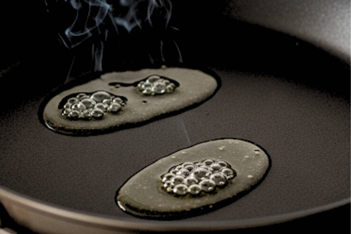 Heat the pan and add 2 teaspoons oil.