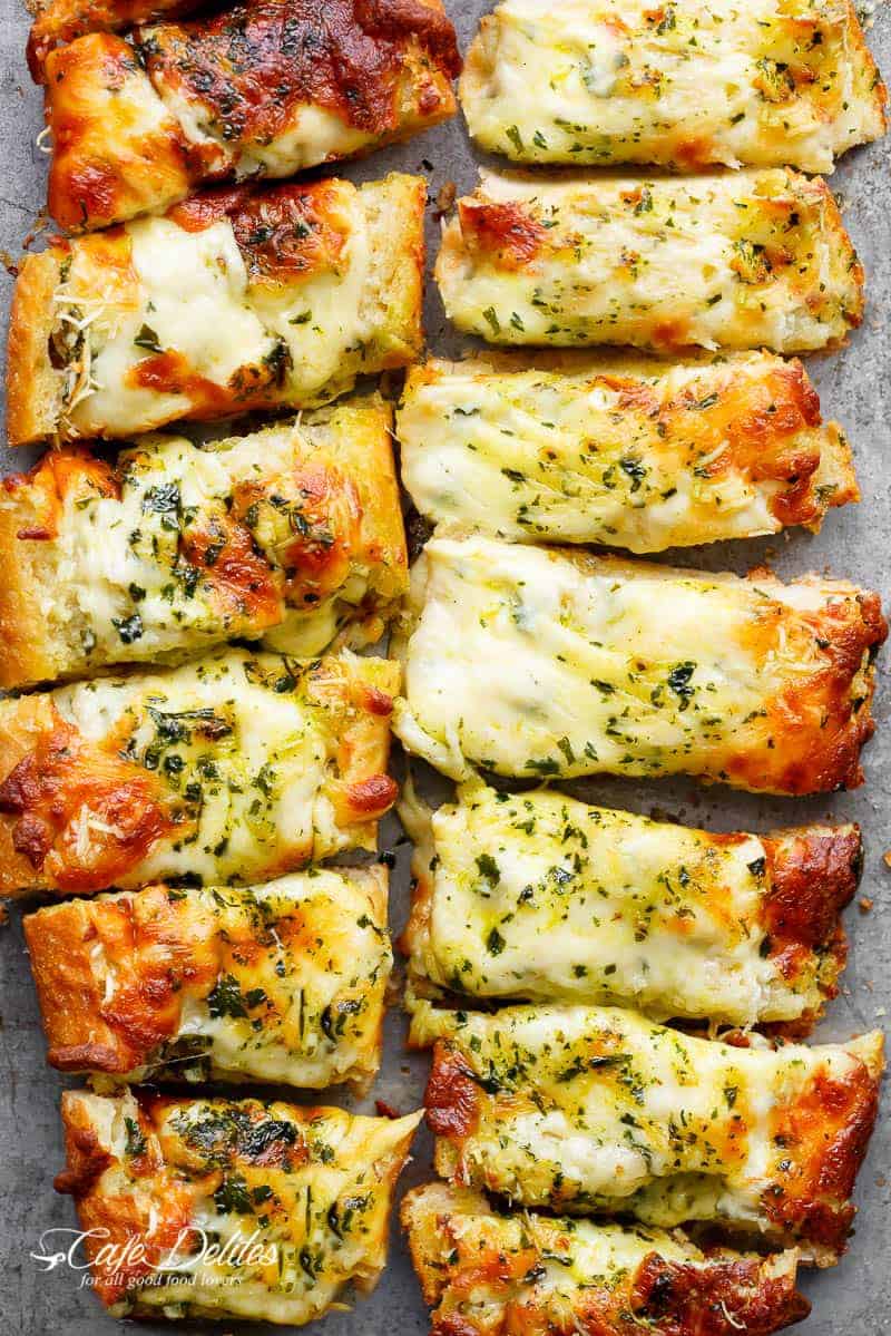 There\'s regular garlic bread, and then there\'s THIS Cheesy Garlic Bread! Soft on the inside, crispy on the edges, the perfect cheese/butter/garlic ratio.