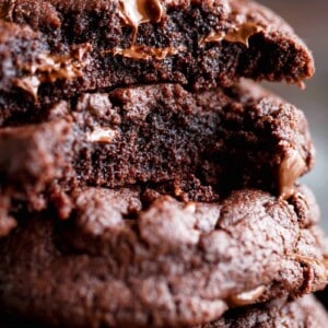 Close up image of of fudgy centre of the cookies.