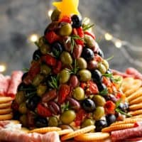 THE BEST HOLIDAY CHEESE BALL! served with biscuits
