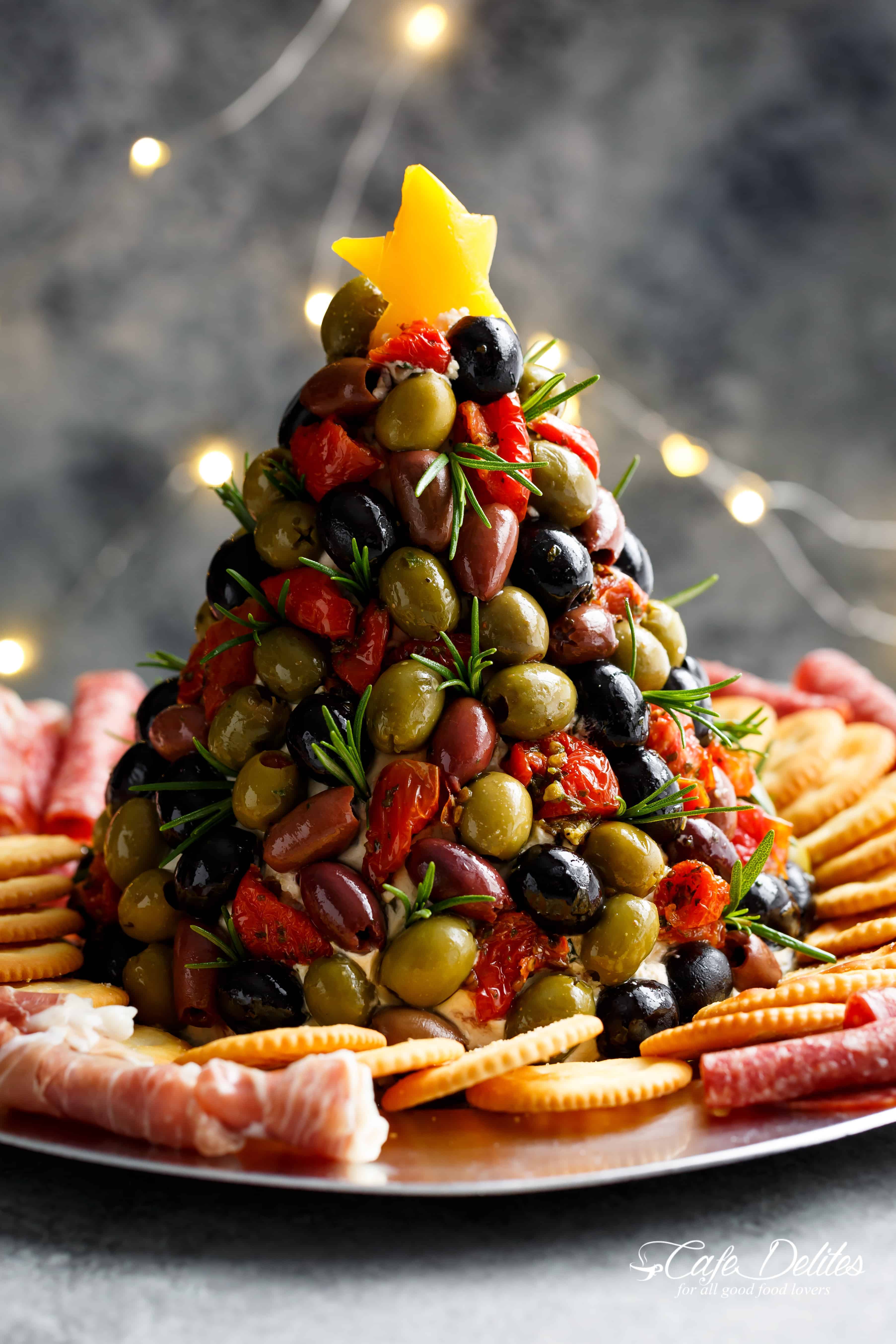 THE BEST HOLIDAY CHEESE BALL! served with biscuits