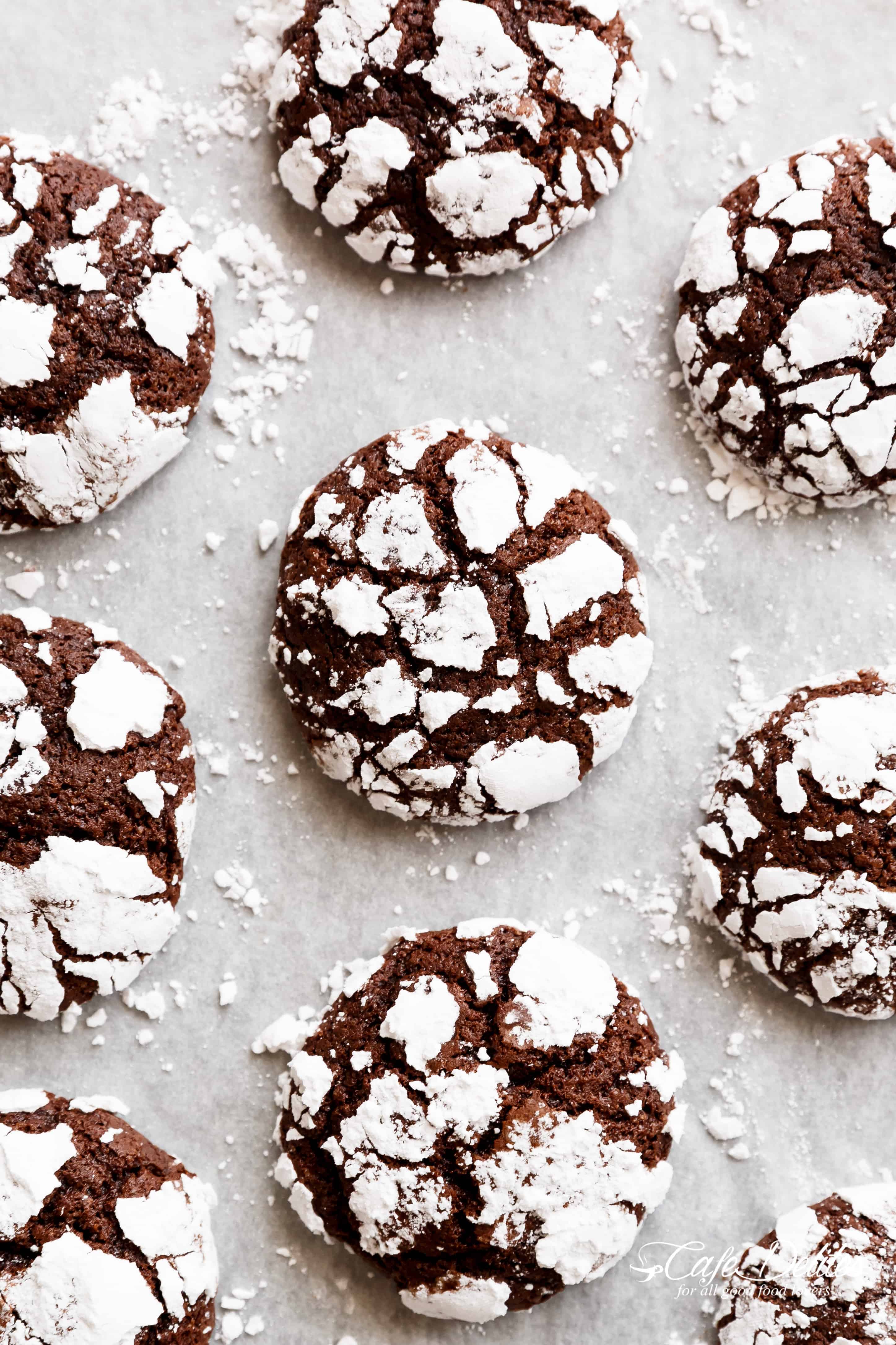 Fudgy Chocolate Crinkle Cookies have an irresistible brownie textured centre, with a crunch of cookie on the outside! One of our favourite Christmas cookies right here! ONLY 88 calories EACH! 