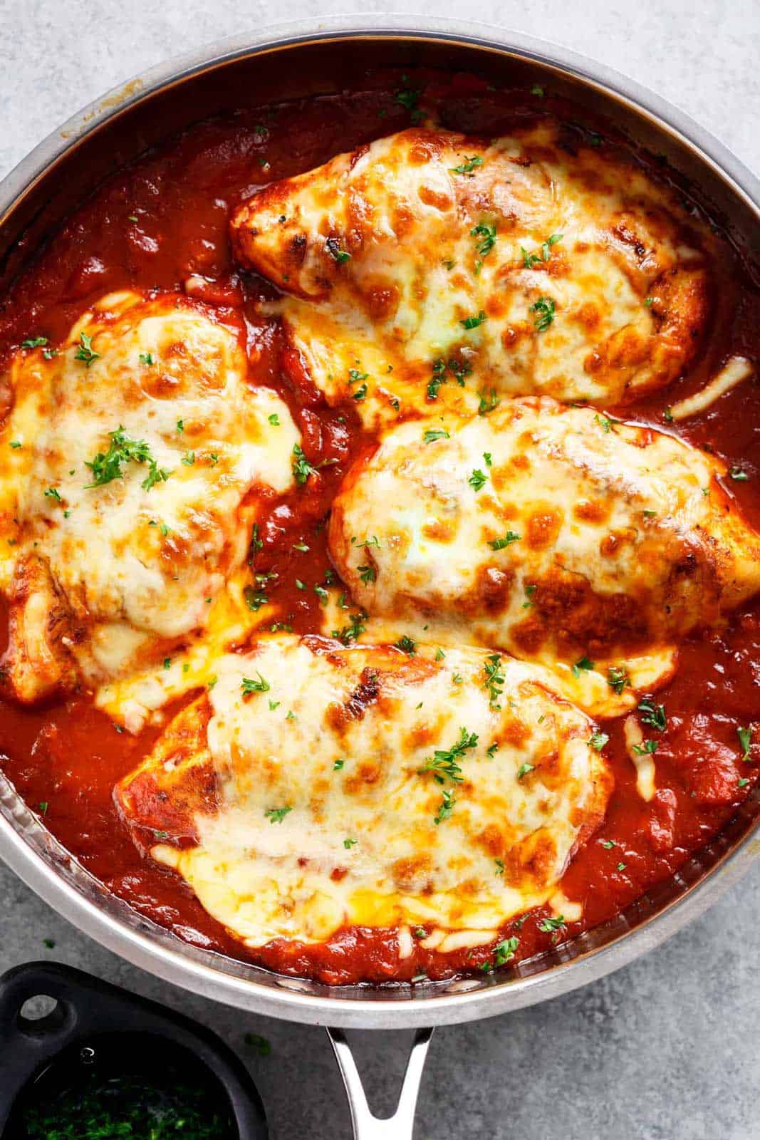 Easy-Mozzarella-Chicken with sauce