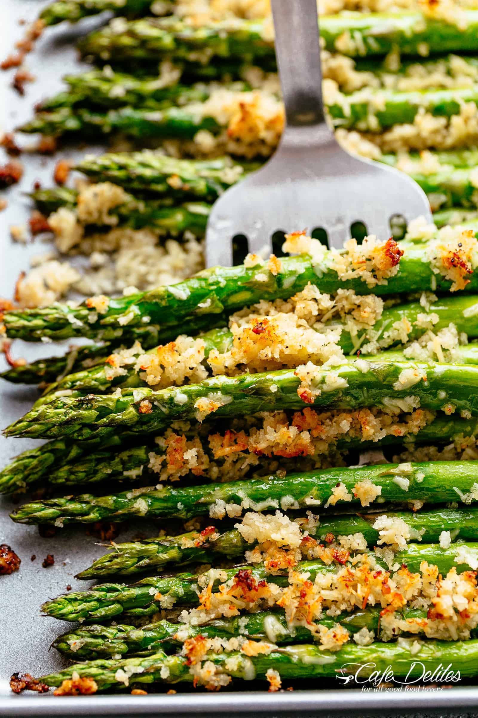 Parmesan Asparagus recipe! | cafedelites.com Garlic Butter Asparagus with Crispy Parmesan with silver fork