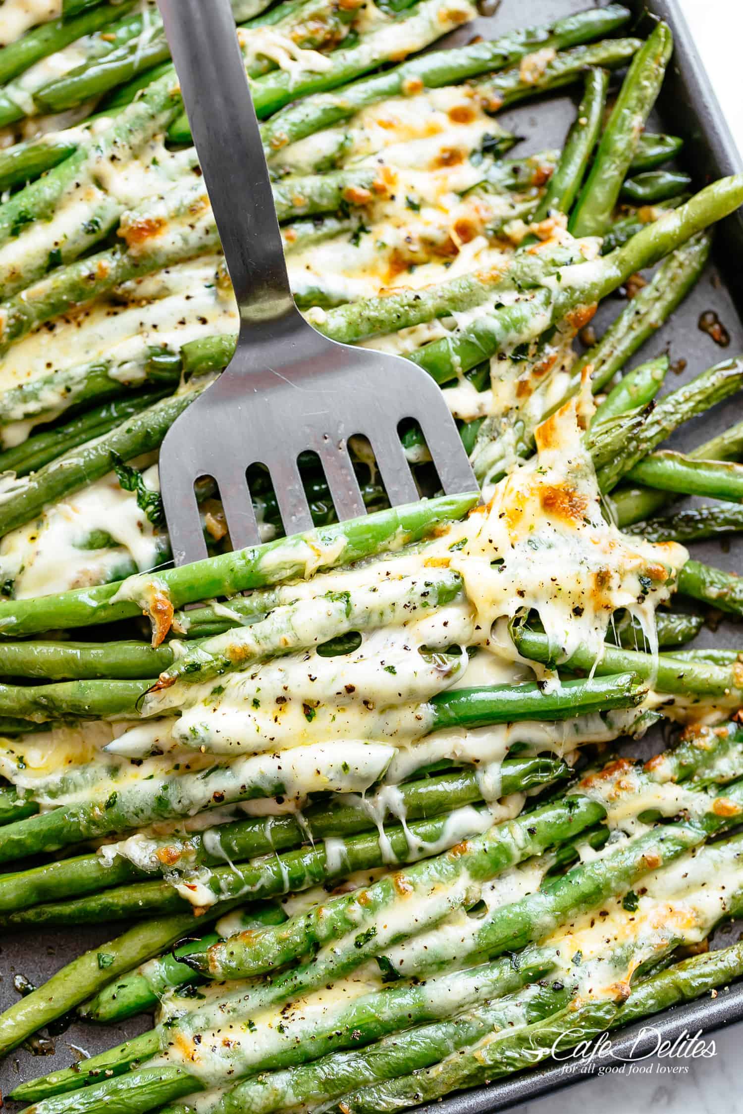 Green beans with cheese Roasted green beans with spatula