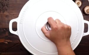 Covering the pot to rest