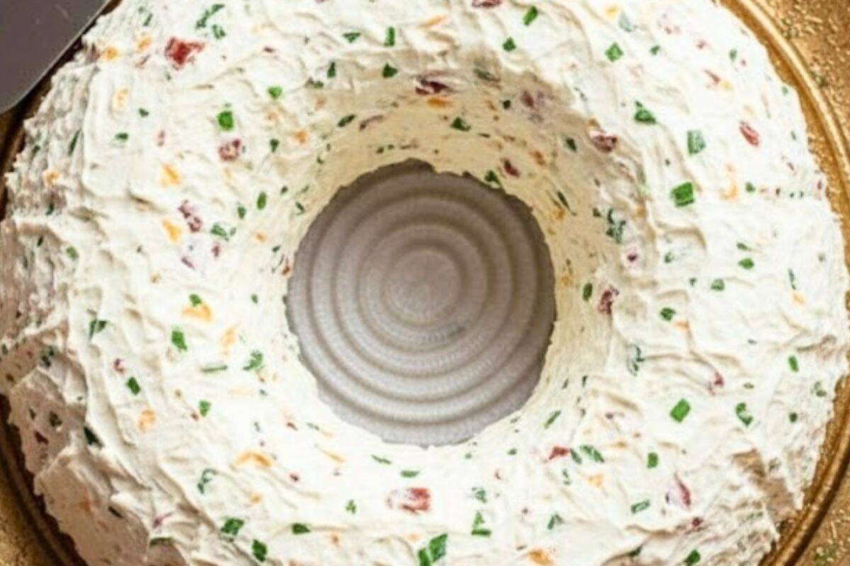Use a spatula to neaten up the sides and top, creating a clean, wreath-like shape ready for decorating.