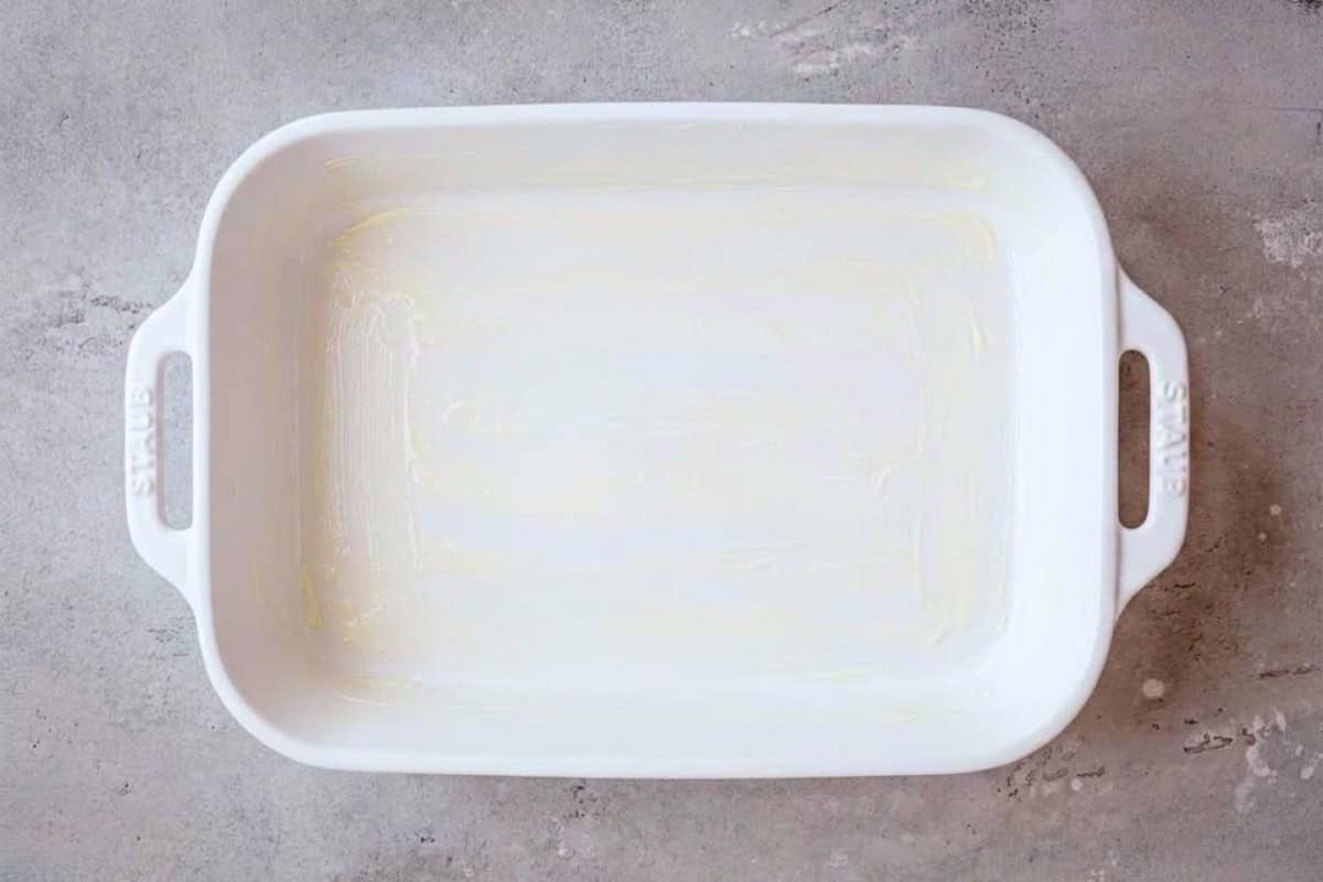 Lightly grease a 9×13 inch baking dish
