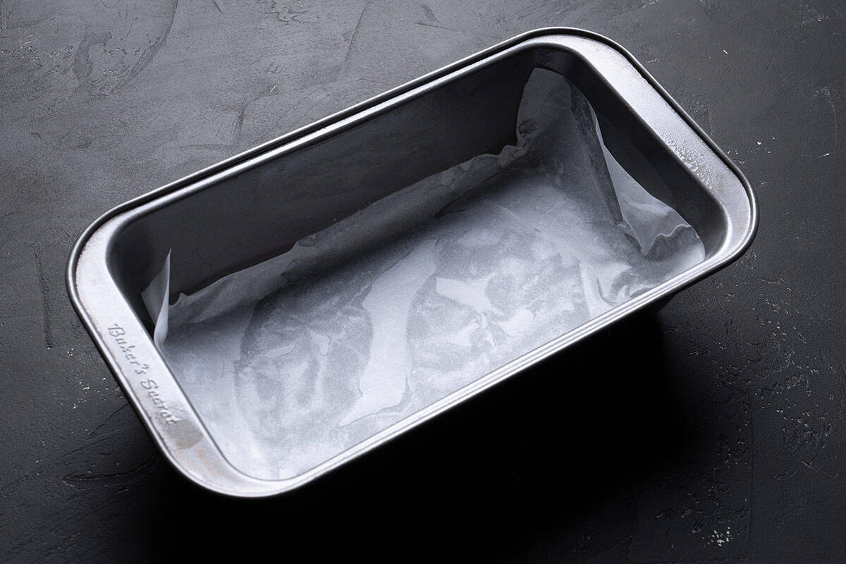 oven loaf pan with baking paper