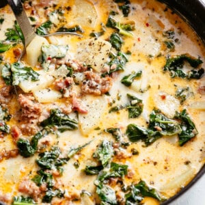 Creamy Zuppa Toscana full of crumbled sausage, crispy bacon and tender potatoes in a creamy broth!