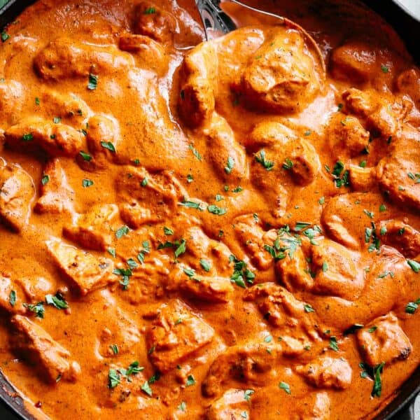 A super easy, full flavoured Butter Chicken with aromatic golden chicken pieces in an incredible curry sauce. | cafedelites.com