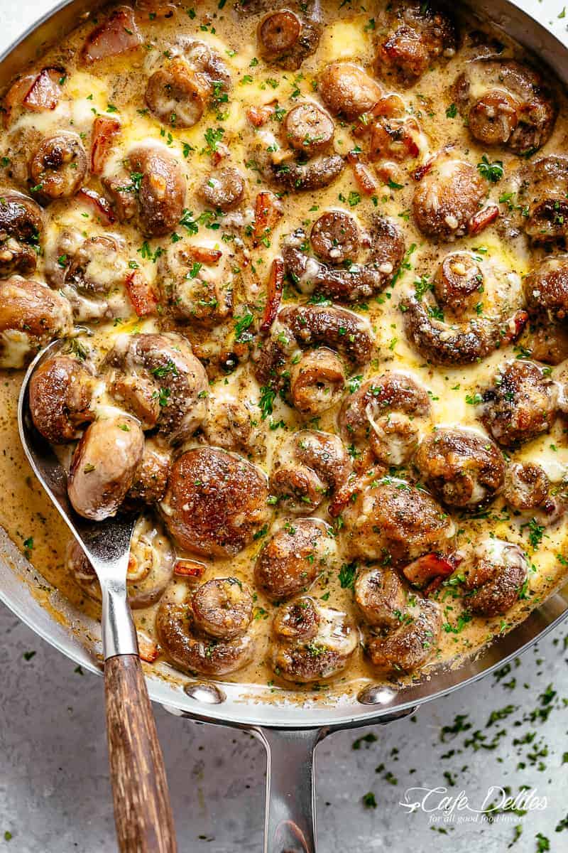 Mushroom recipe with cream sauce and bacon #cafedelites #bacon #mushrooms #recipe Creamy Garlic Mushrooms in a mouthwatering parmesan sauce with crispy bacon pieces and mozzarella cheese in a pan