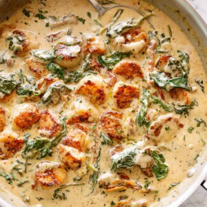 Creamy Garlic Butter Tuscan Scallops in a bowl