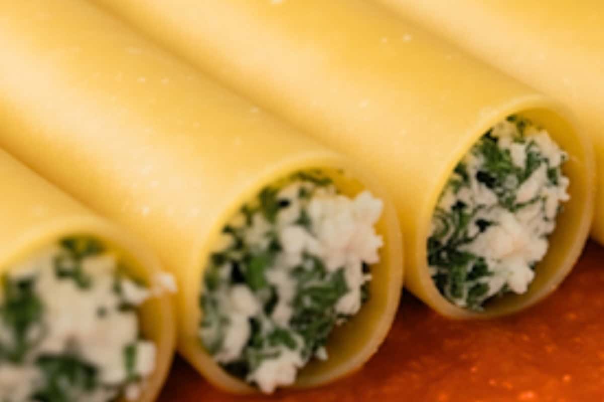 Transfer filling to a piping bag. Drain shells, pipe filling inside, and arrange in a single layer.