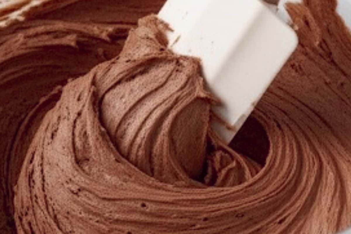 Fold in the cocoa powder and salt, then beat briefly until smooth and well combined.