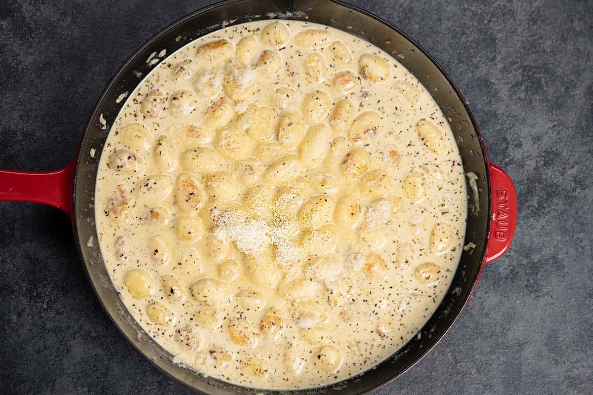gnocchi with cream and seasoning