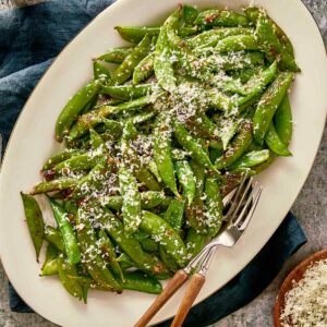 overview top of served cacio e pepe with sugar snap peas