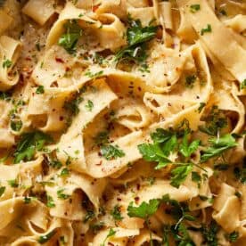 Brown butter Alfredo pasta with fettuccine in a creamy parmesan sauce, finished with fresh parsley and chilli flakes.