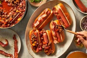Adding Chili into the buns