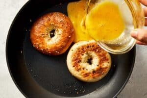 Spreading the eggs in the pan