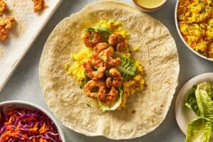 Tortilla with shrimp, lettuce and rice
